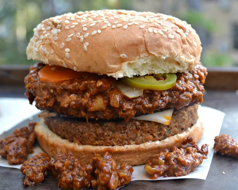 VEGAN DOUBLE CHILI CHEESEBURGER