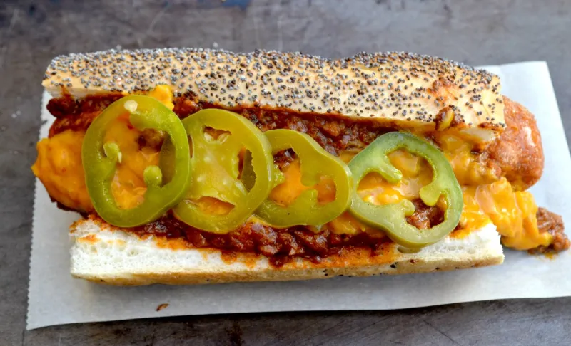 VEGAN DOUBLE CHILI CHEESEBURGER