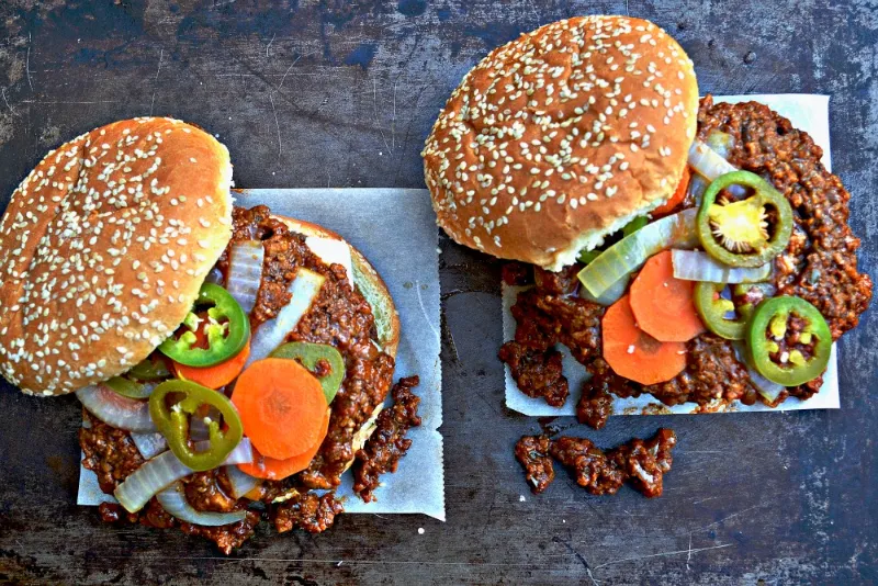 VEGAN DOUBLE CHILI CHEESEBURGER